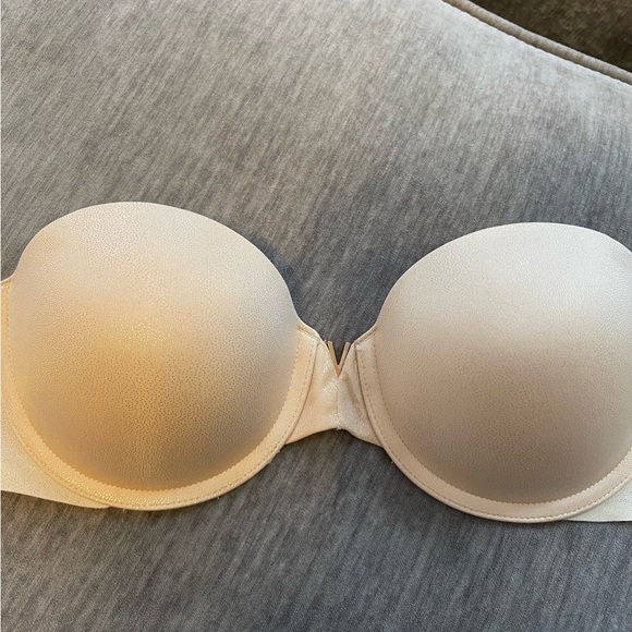 2 VS strapless bras size 32C - Picture 2 of 5